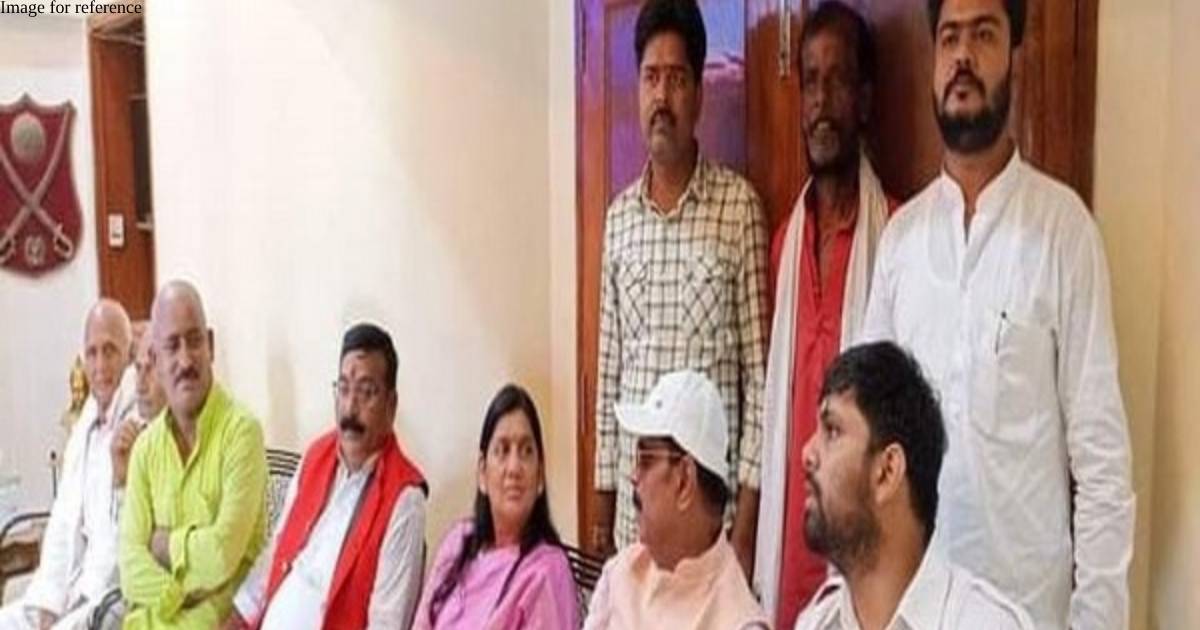 Bihar: 2 more police personnel suspended after jailed RJD leader seen with family at home